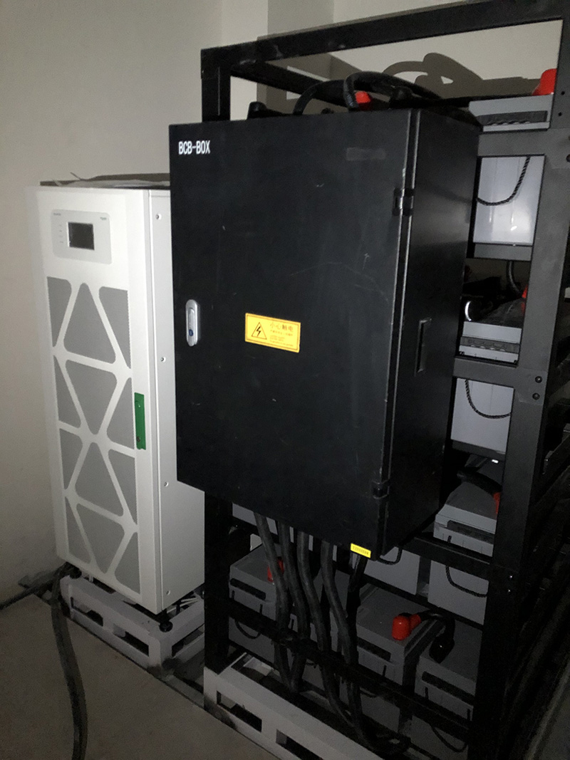 銅陵武漢某大學(xué)施耐德UPS120kVA